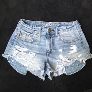 American Eagle Hi-Rise Distressed Shorts🎀